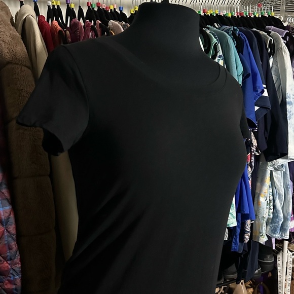 Old Navy Black Fitted Maternity Short Sleeve Tee size medium - Picture 3 of 6